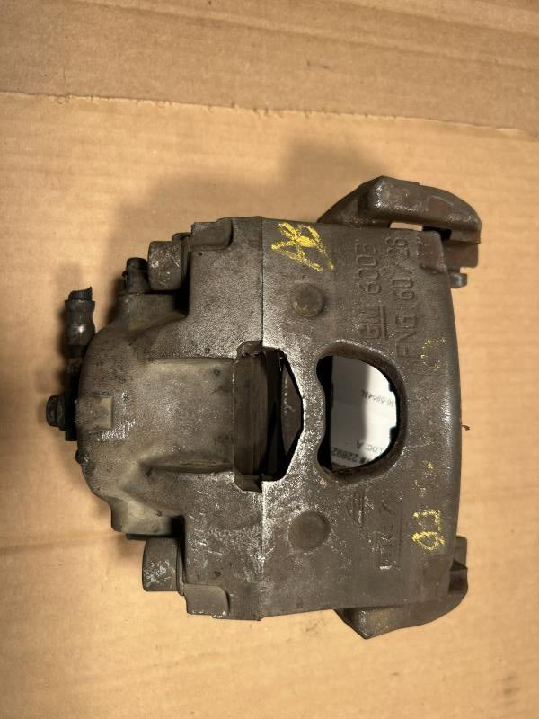 Brake Caliper from a 2005 Saab 9-3, front, left side, photo 2