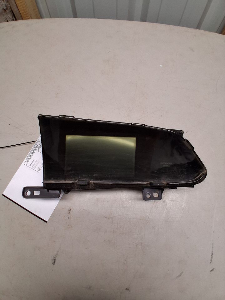 Radio Display Screen from a 2015 Honda Civic, photo 1