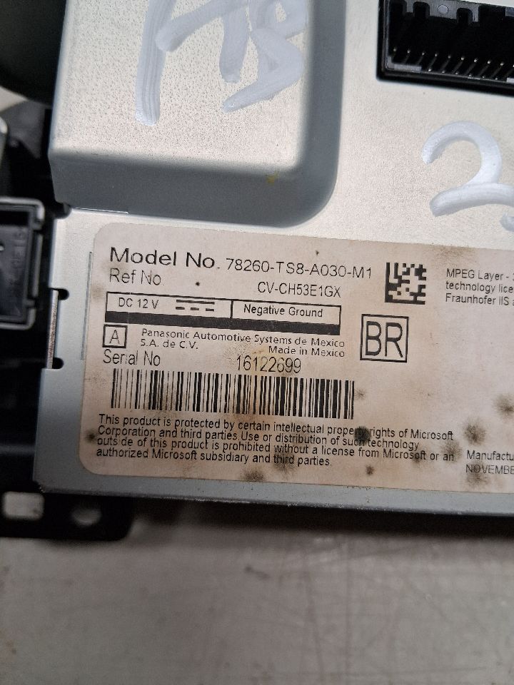 Radio Display Screen from a 2015 Honda Civic, photo 3
