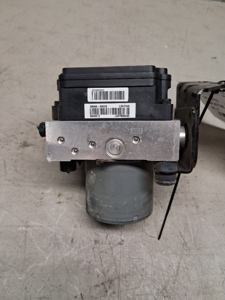 ABS Pump Module from a 2016 Kia Sedona, photo 1