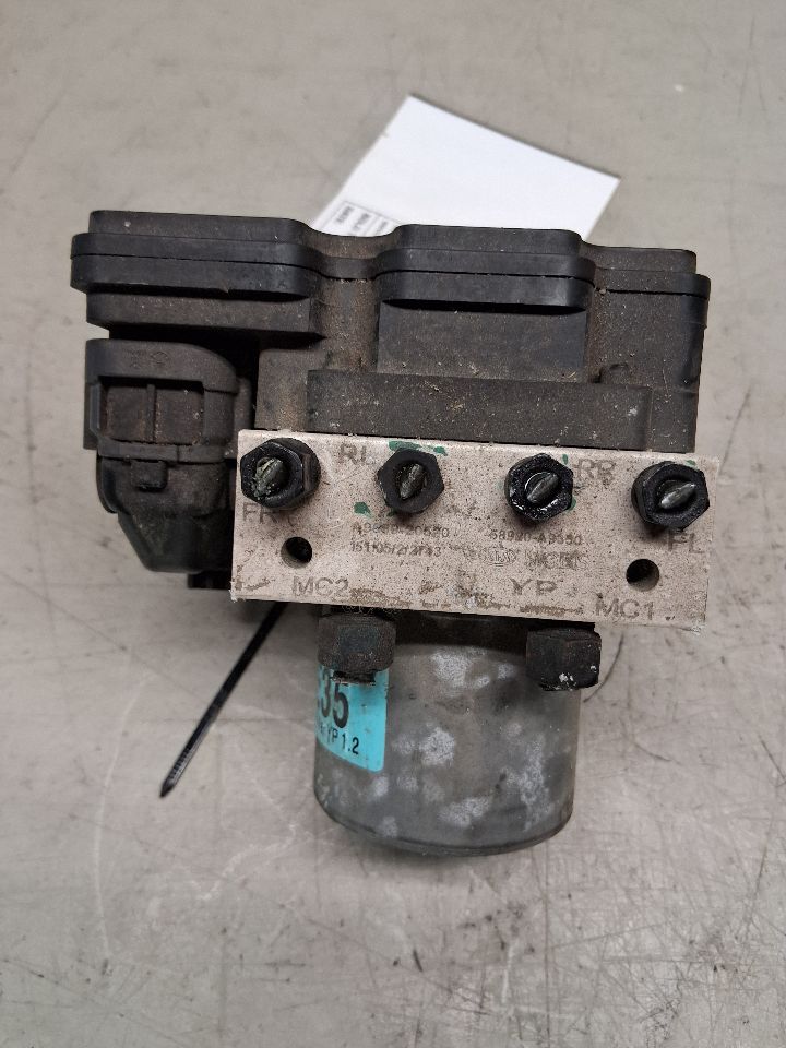 ABS Pump Module from a 2016 Kia Sedona, photo 5