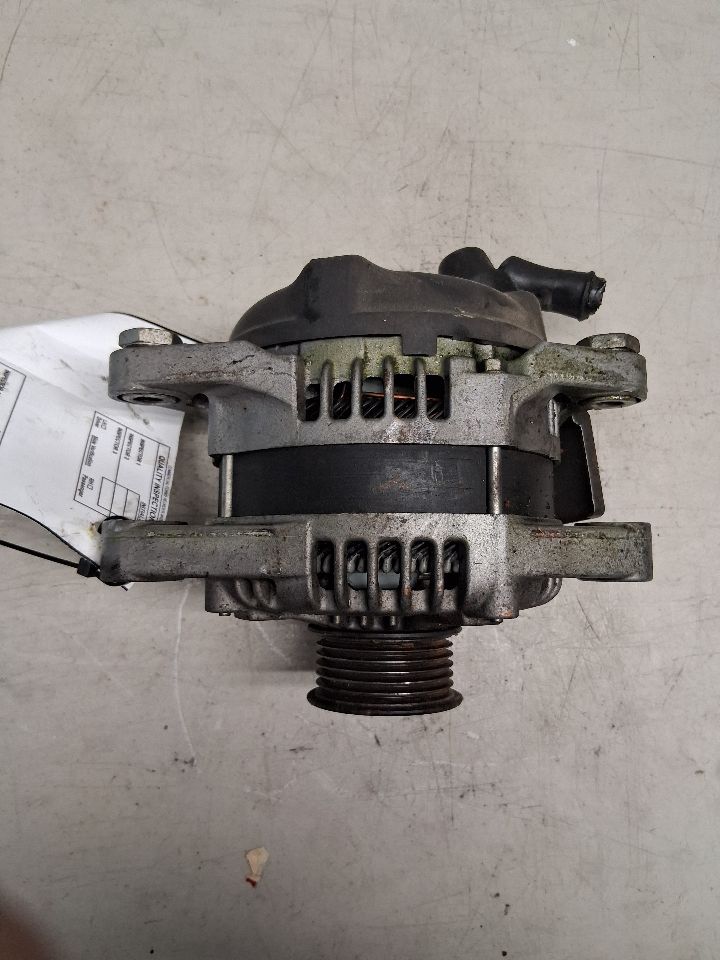 Alternator from a 2016 Kia Sedona, photo 1