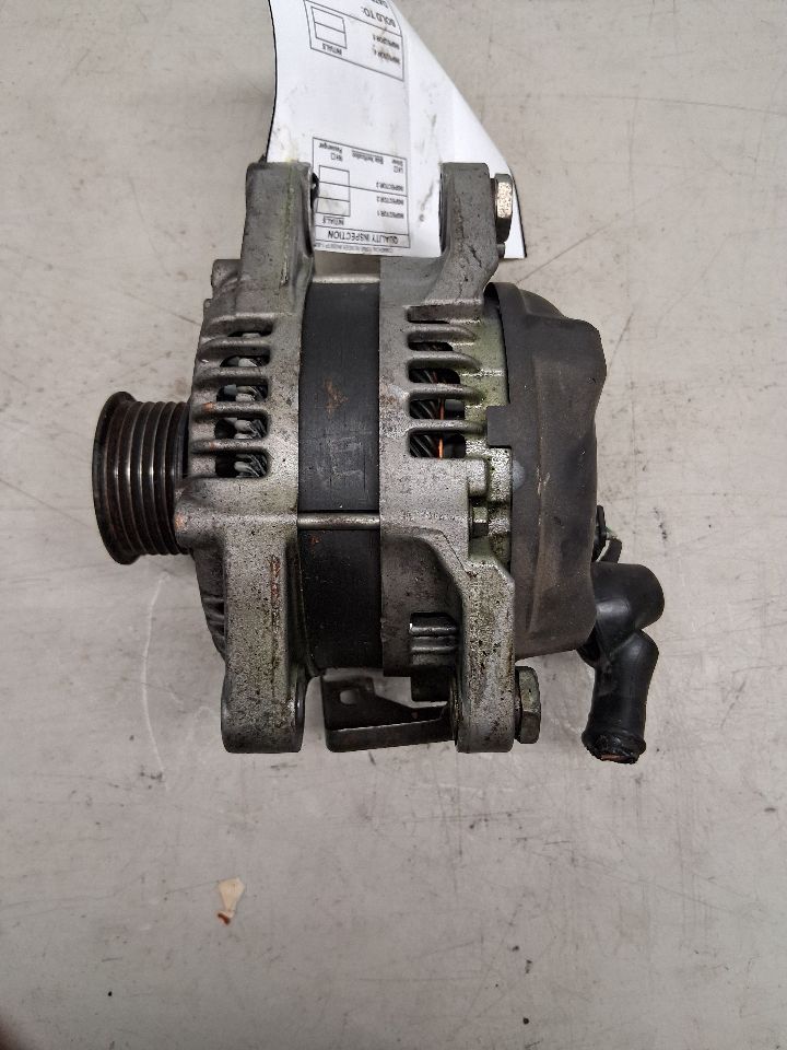 Alternator from a 2016 Kia Sedona, photo 2