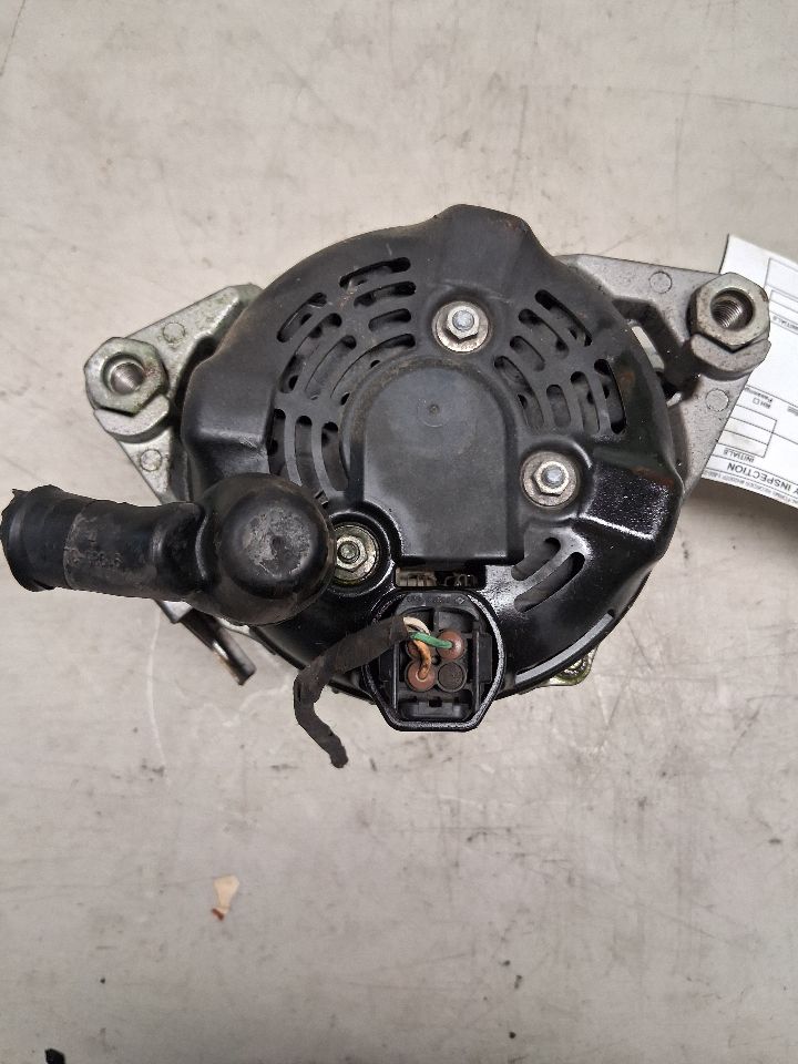 Alternator from a 2016 Kia Sedona, photo 3