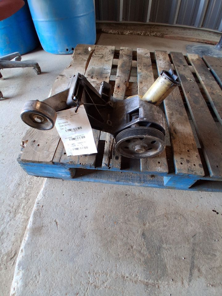 Power Steering Pump from a 2000 Ford Ranger, photo 2