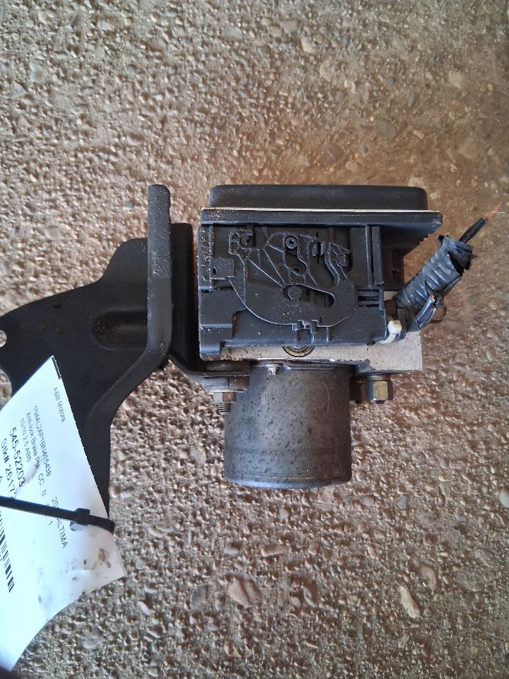 ABS Pump Module from a 2011 Nissan Altima, photo 1