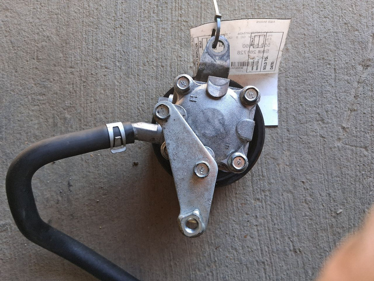 Power Steering Pump from a 2011 Nissan Altima, photo 2