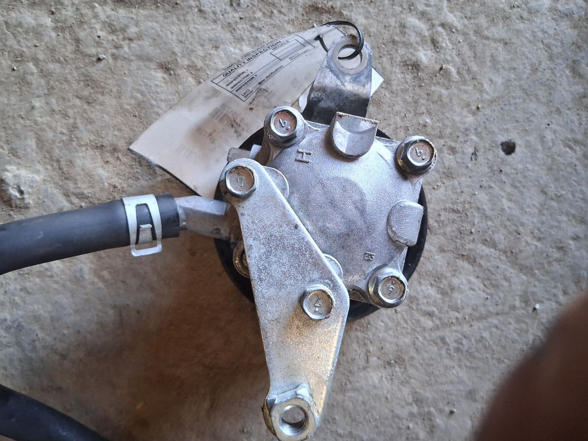 Power Steering Pump from a 2011 Nissan Altima, photo 4