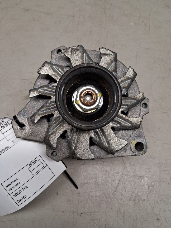 Alternator from a 1994 Chevrolet 1500, photo 1