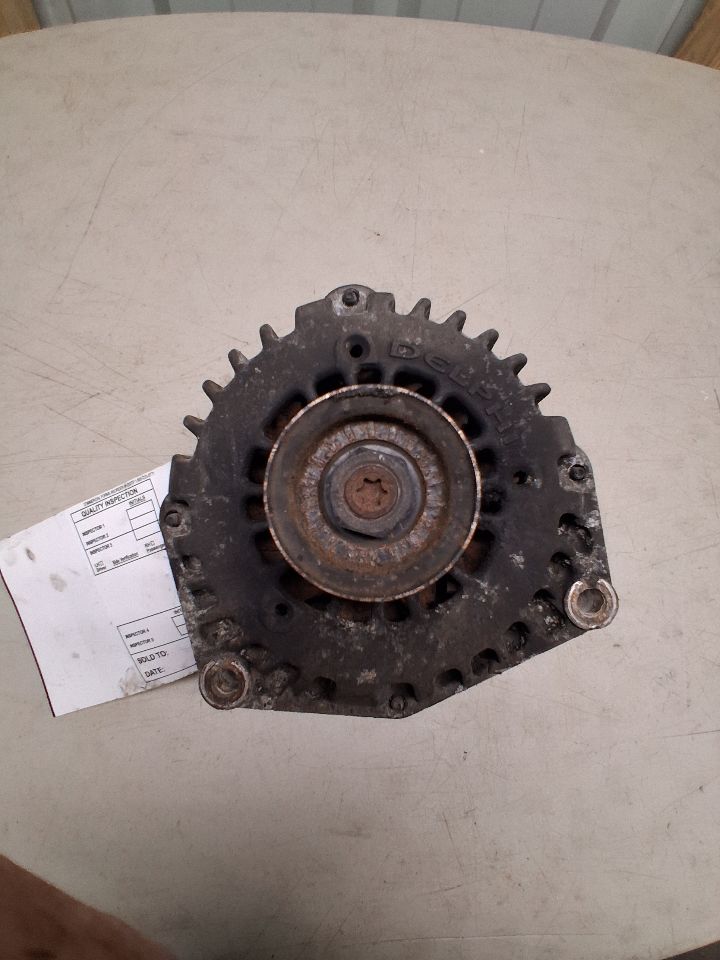 Alternator from a 2004 Chevrolet Tahoe, photo 1