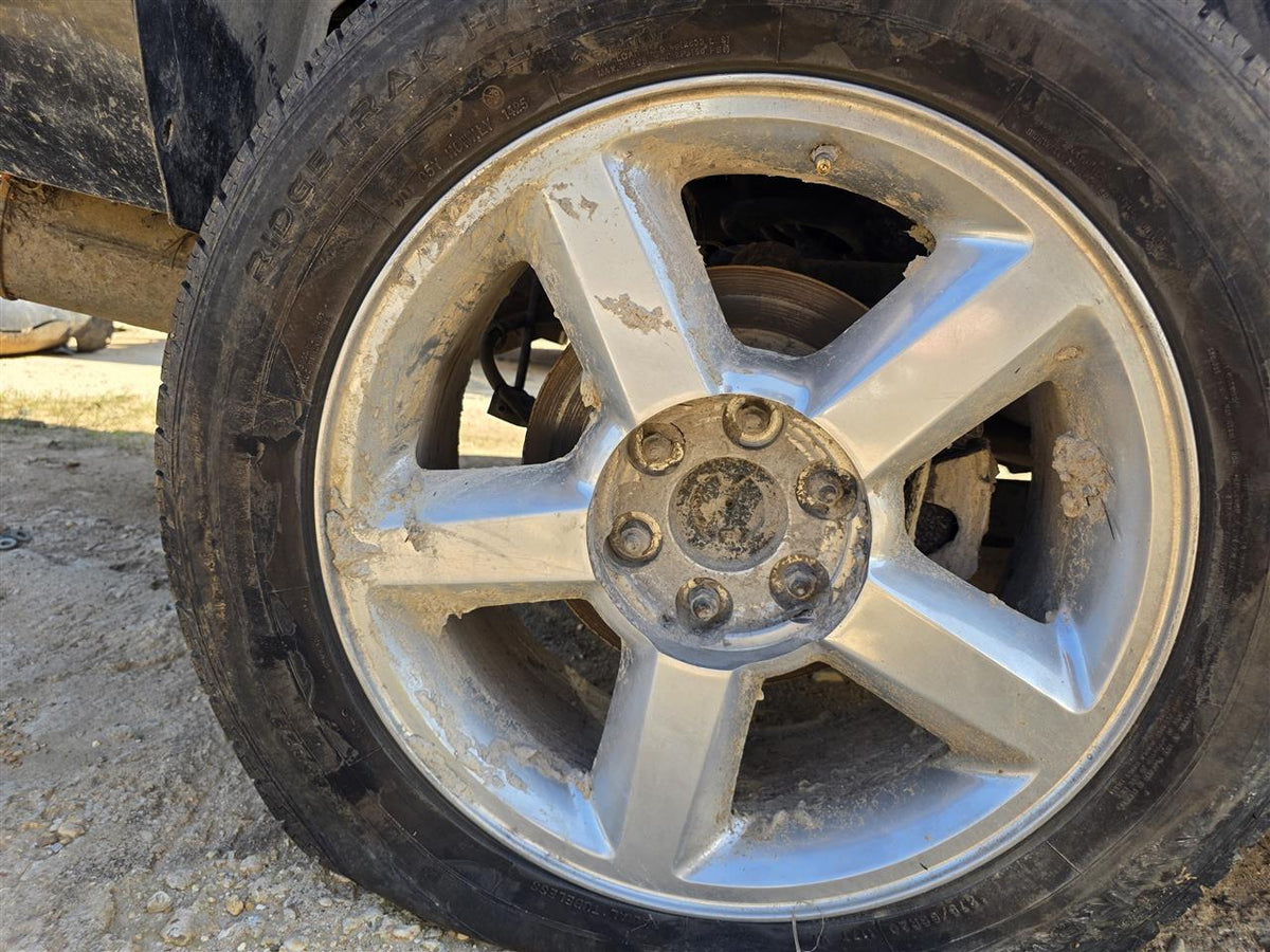 Wheel from a 2011 Chevrolet Tahoe, photo 1