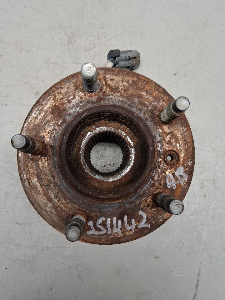 Wheel Hub from a 2006 Chevrolet Impala, front, photo 1