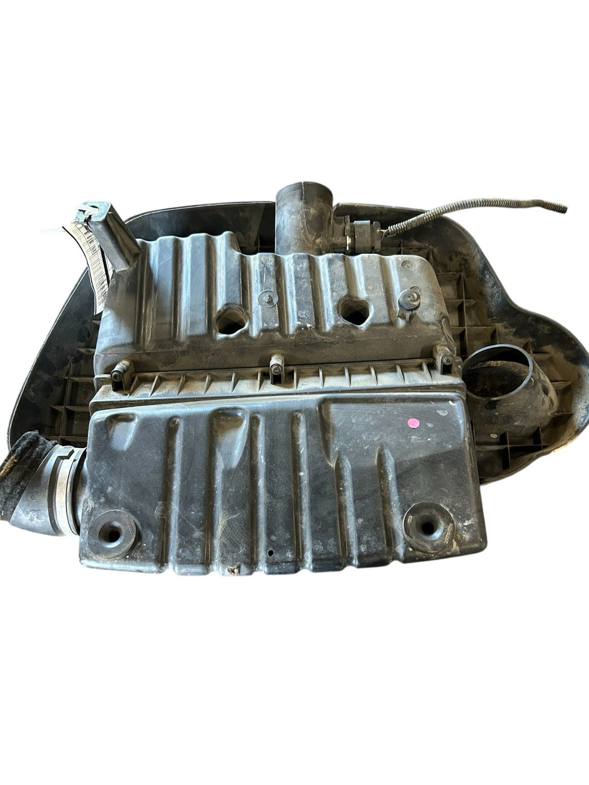 Air Filter Box from a 2011 Chevrolet HHR, photo 2