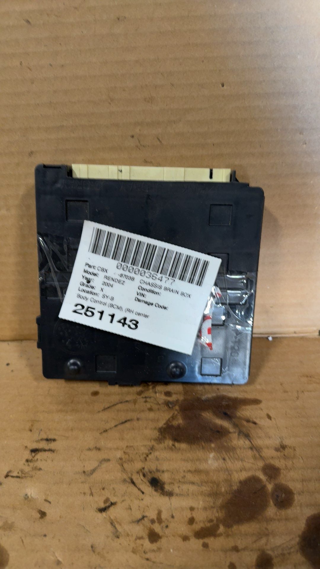 Body Control Module (BCM) from a 2004 Buick Rendezvous, photo 2