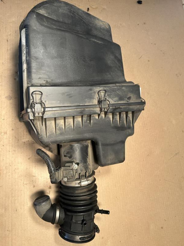 Air Filter Box from a 2012 Chevrolet Impala, photo 2