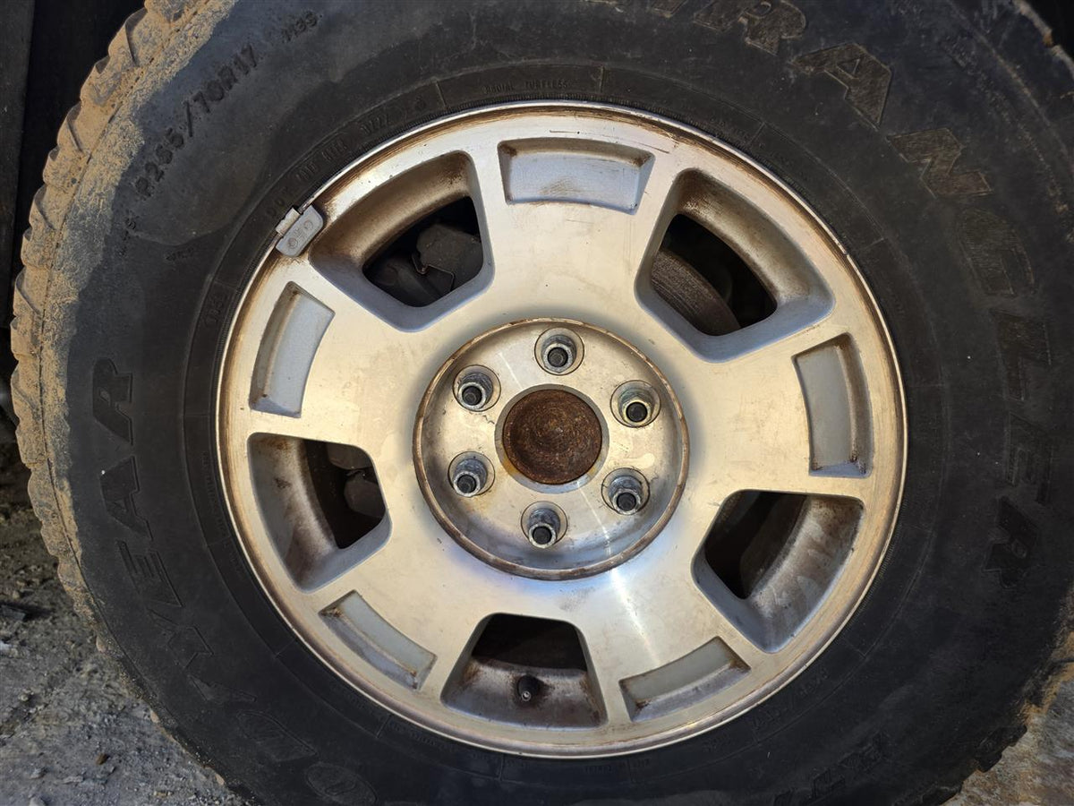 Wheel from a 2008 Chevrolet Tahoe, photo 1