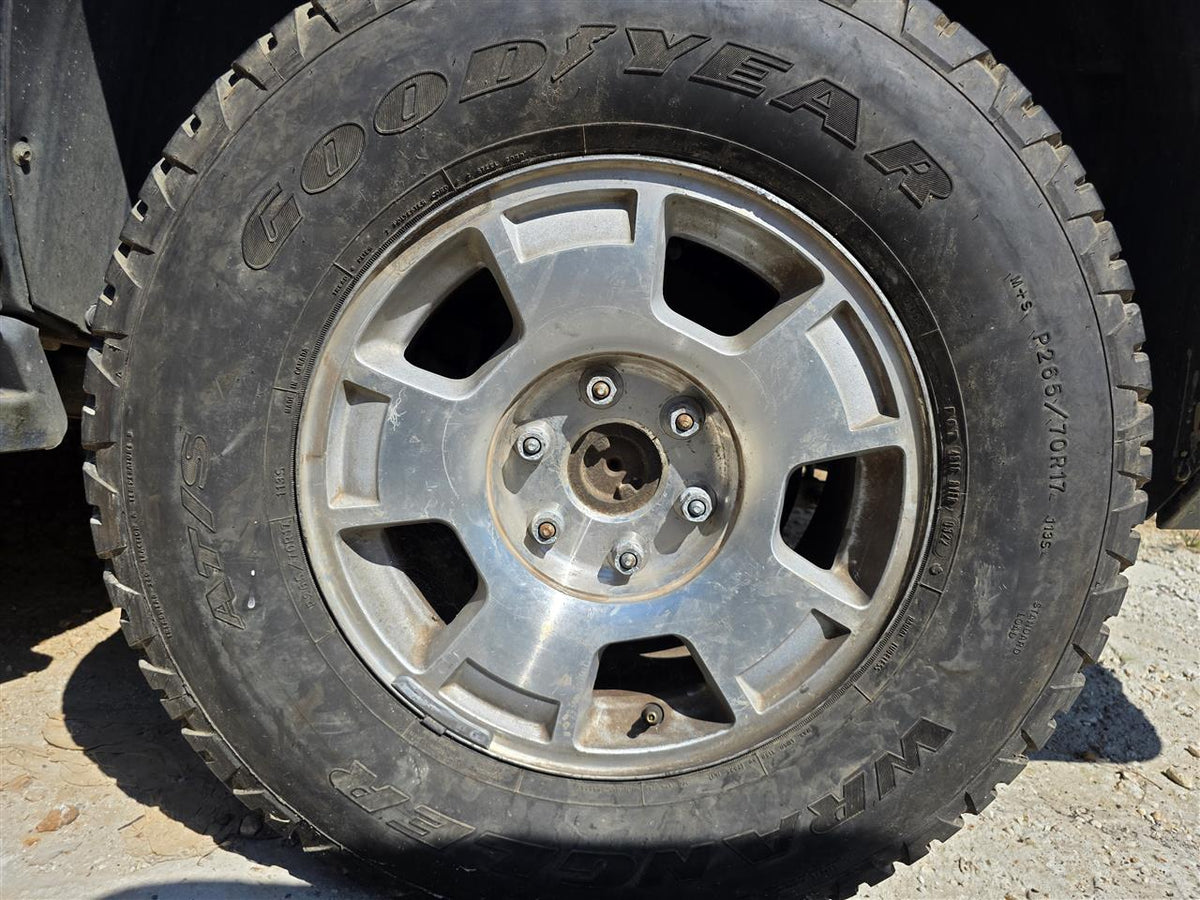 Wheel from a 2008 Chevrolet Tahoe, photo 1