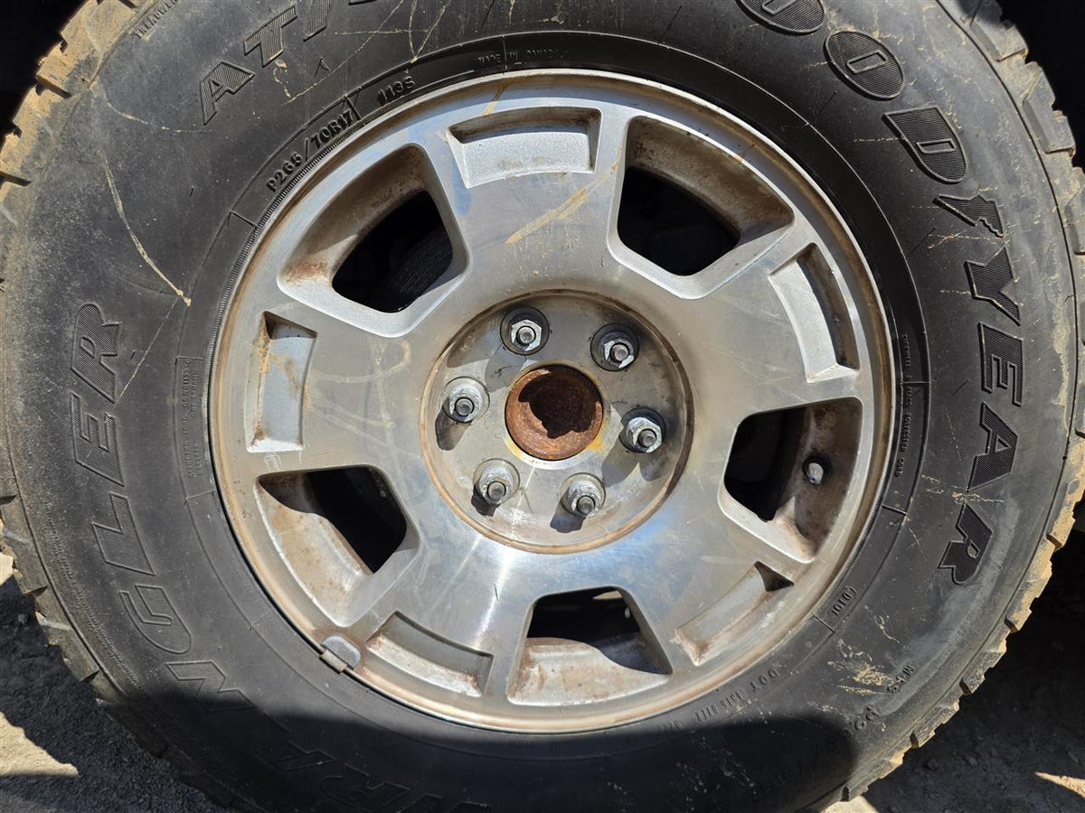 Wheel from a 2008 Chevrolet Tahoe, photo 1