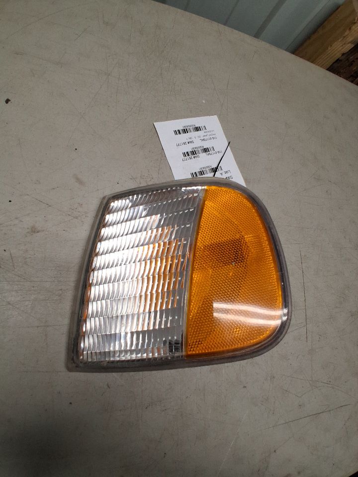 Turn Signal Light from a 2002 Ford F-150, left side, photo 2