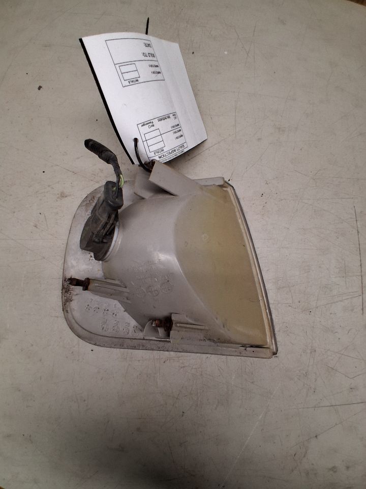 Turn Signal Light from a 2002 Ford F-150, left side, photo 3