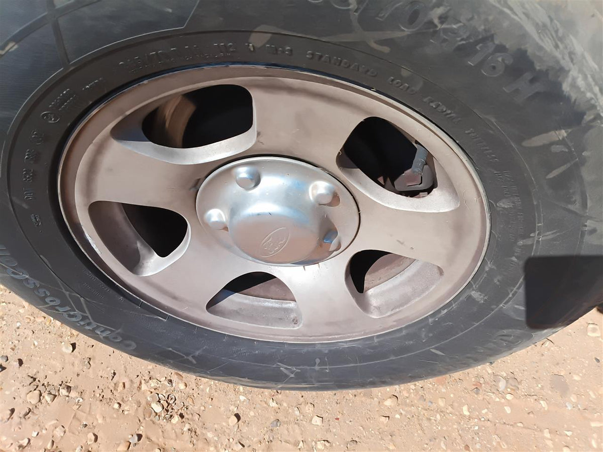 Wheel from a 2002 Ford F-150, photo 1