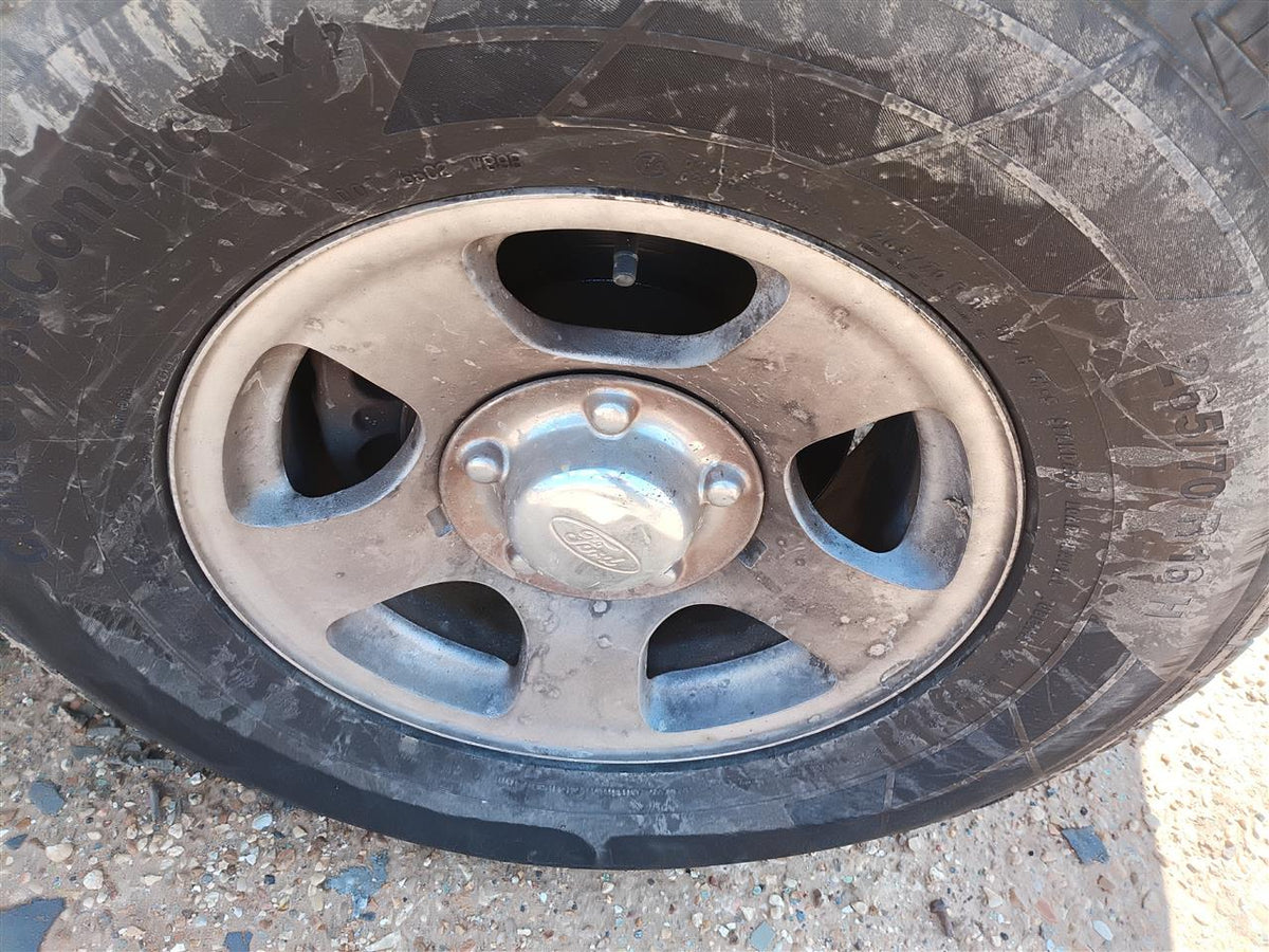 Wheel from a 2002 Ford F-150, photo 1