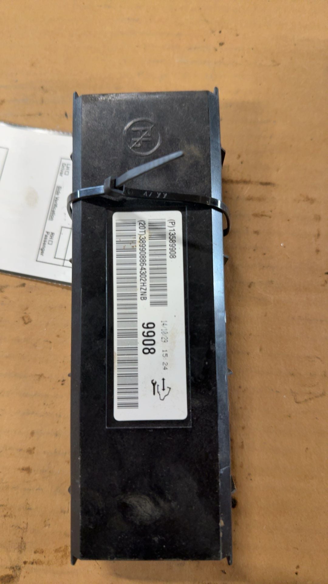 Climate Control Module from a 2015 Chevrolet Cruze, photo 2