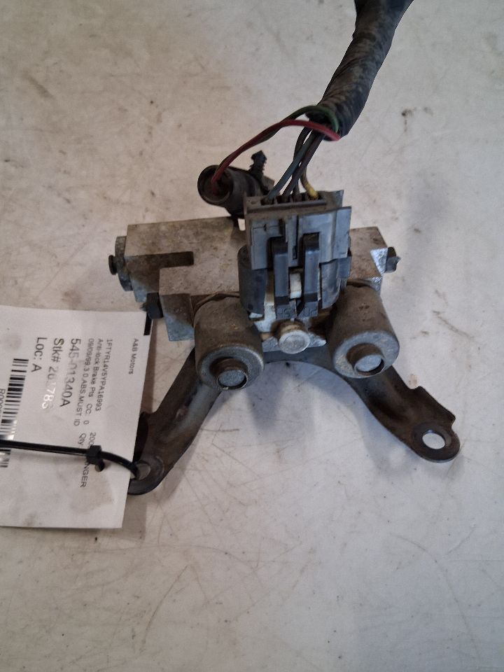 ABS Pump Module from a 2000 Ford Ranger, photo 1