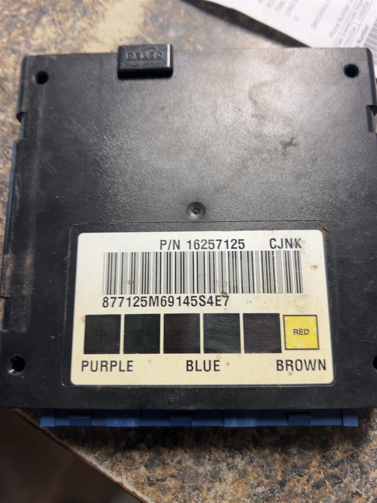 Body Control Module (BCM) from a 1999 Chevrolet Silverado 1500, photo 1