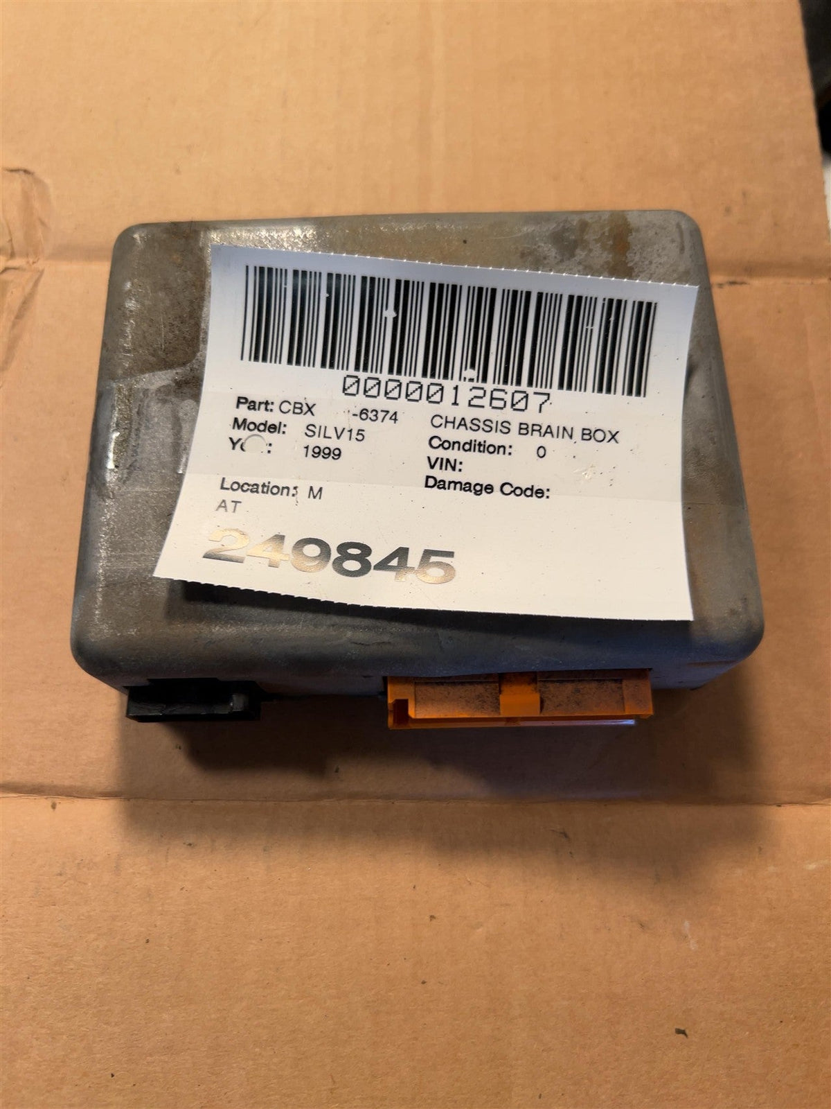Transfer Case Control Module from a 1999 Chevrolet Silverado 1500, photo 1