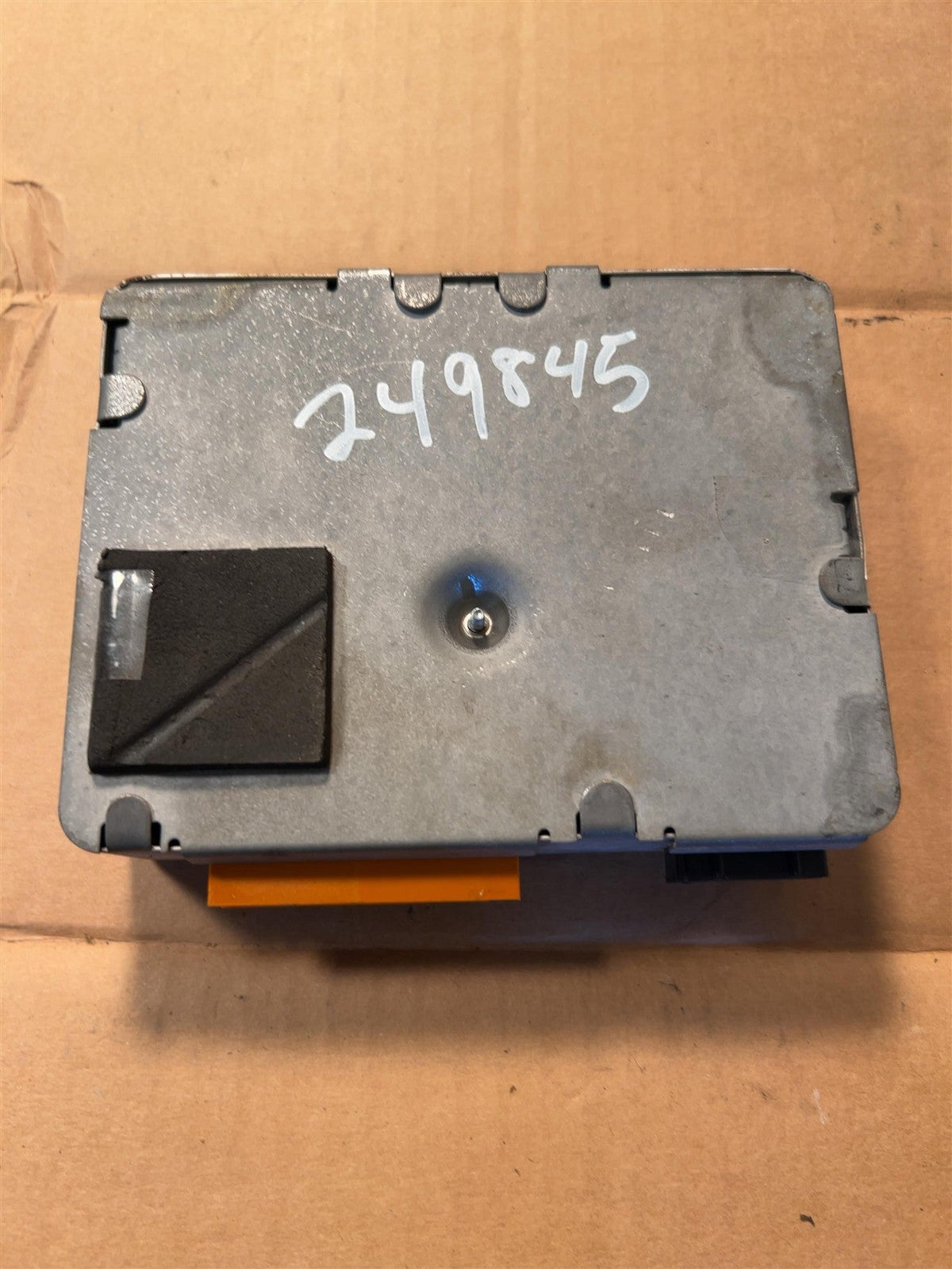 Transfer Case Control Module from a 1999 Chevrolet Silverado 1500, photo 2