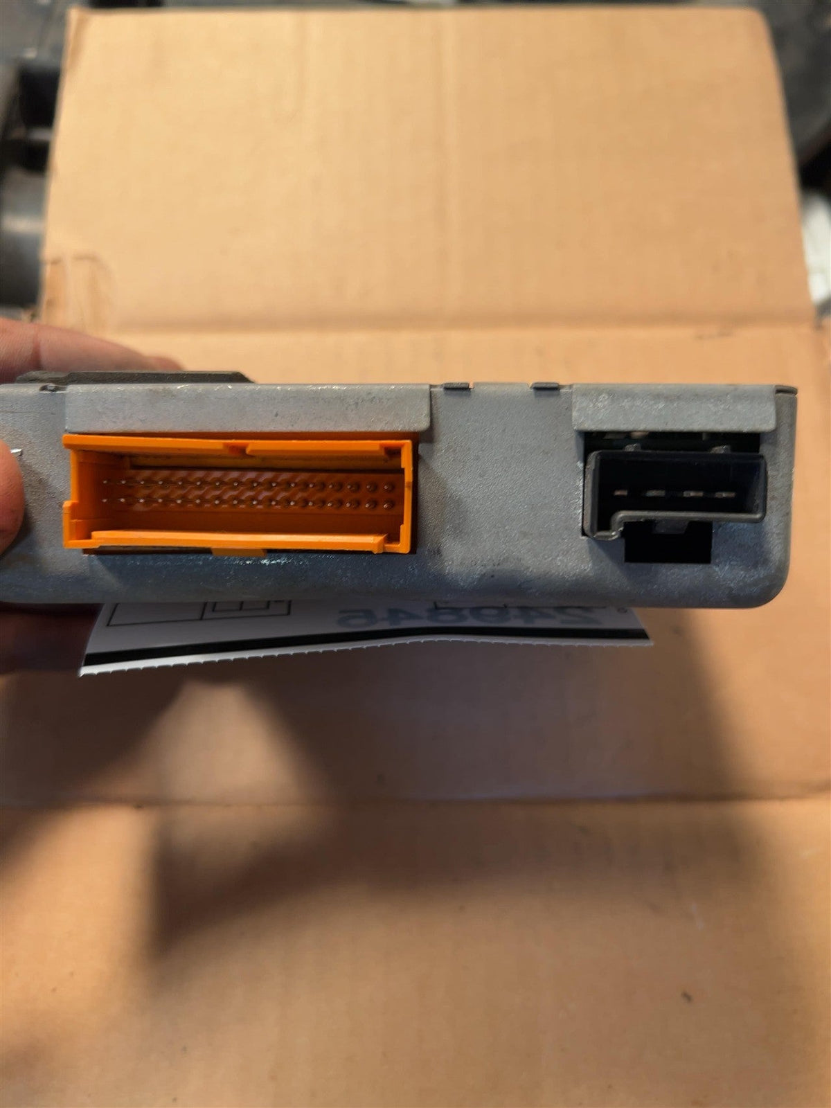 Transfer Case Control Module from a 1999 Chevrolet Silverado 1500, photo 3