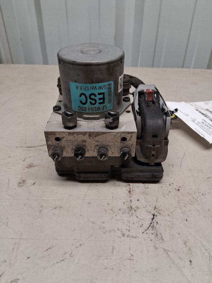 ABS Pump Module from a 2017 Hyundai Sonata, photo 1