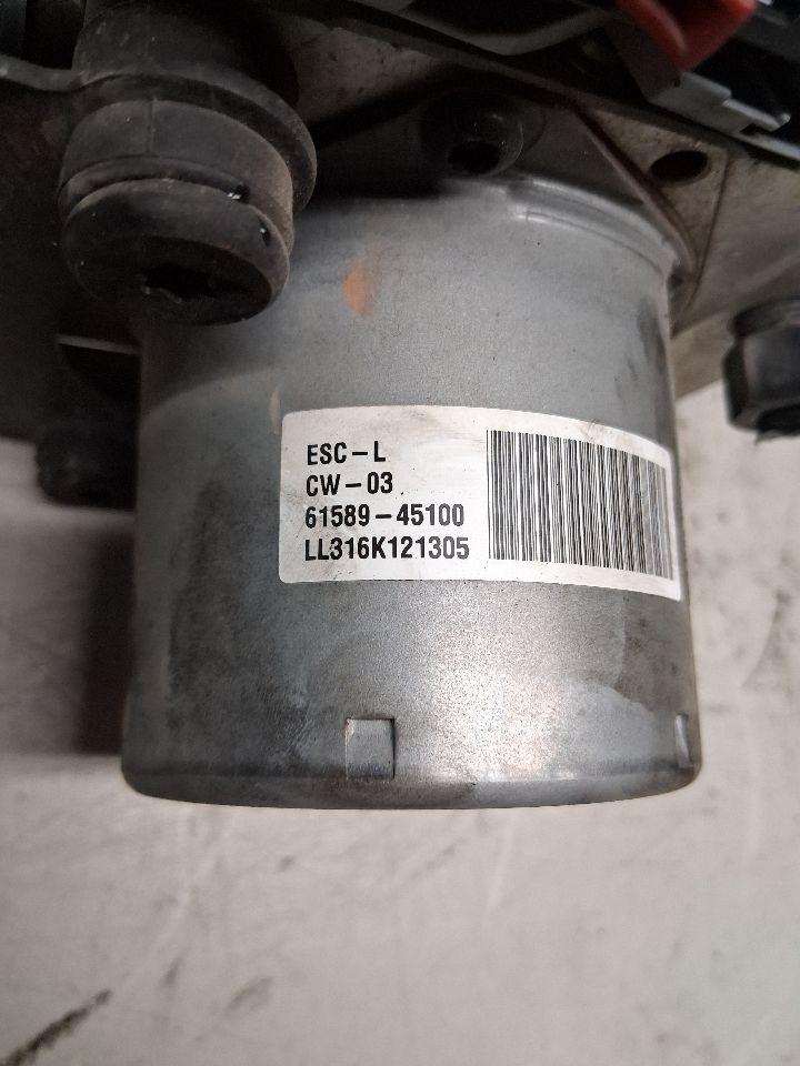 ABS Pump Module from a 2017 Hyundai Sonata, photo 3