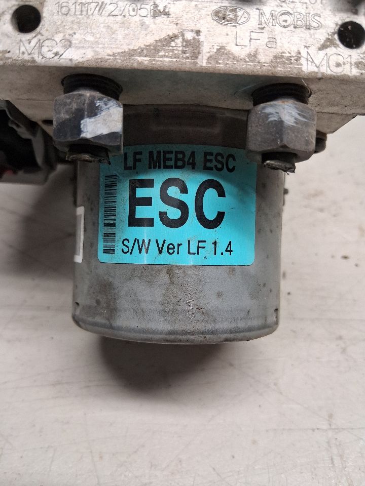 ABS Pump Module from a 2017 Hyundai Sonata, photo 4