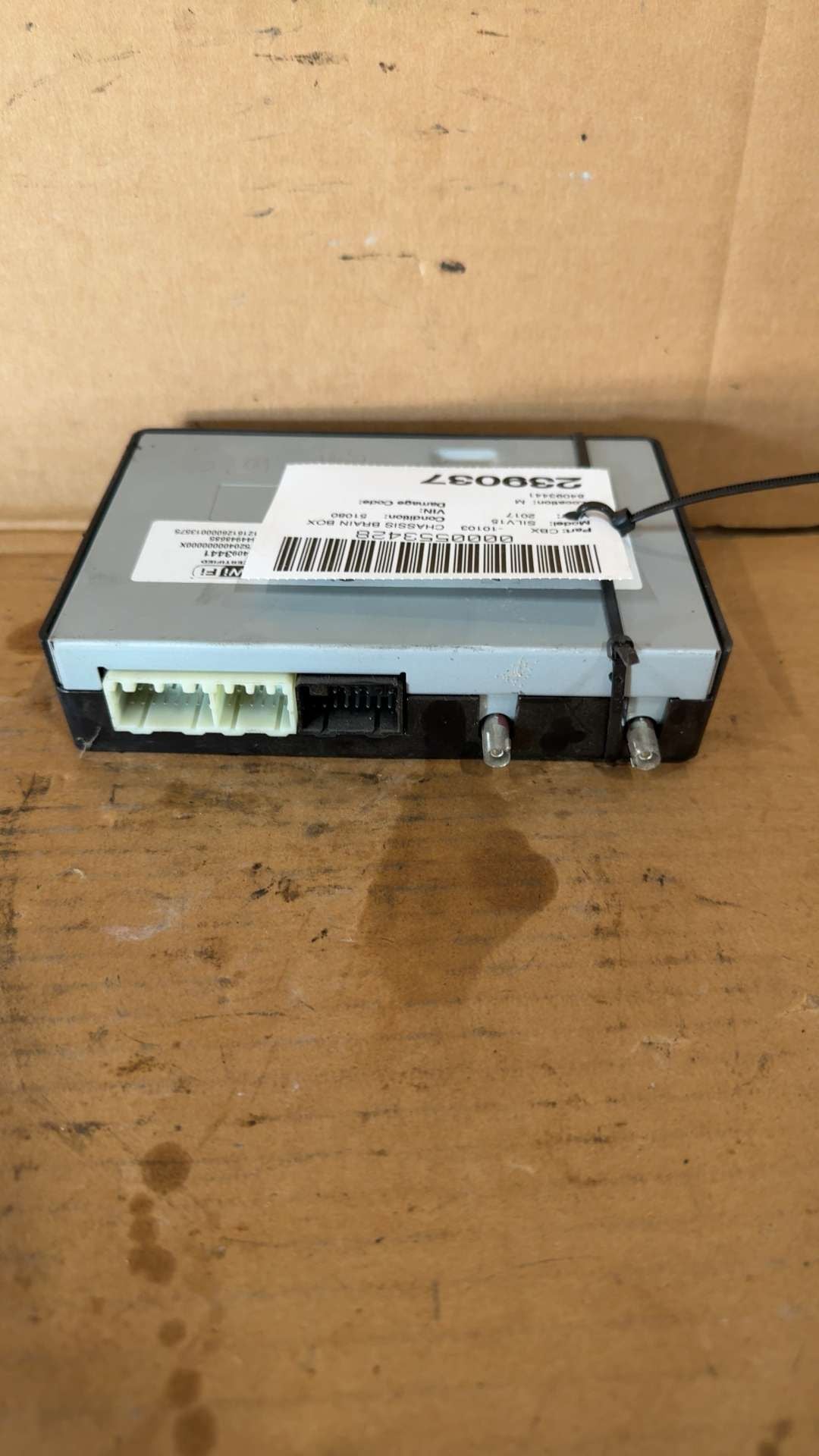 Communication Module from a 2017 Chevrolet Silverado 1500, photo 1