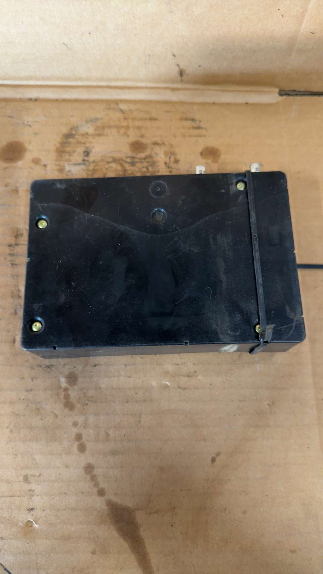 Communication Module from a 2017 Chevrolet Silverado 1500, photo 2