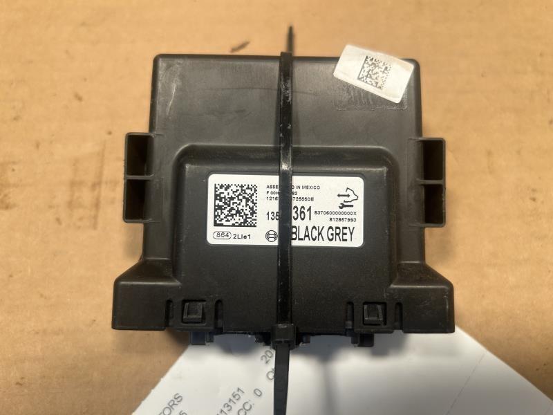 Driver Assist Module from a 2017 Chevrolet Silverado 1500, photo 1