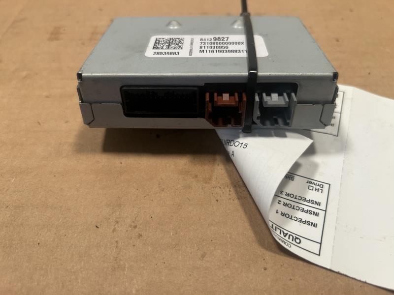 Infotainment Control Module from a 2017 Chevrolet Silverado 1500, photo 2