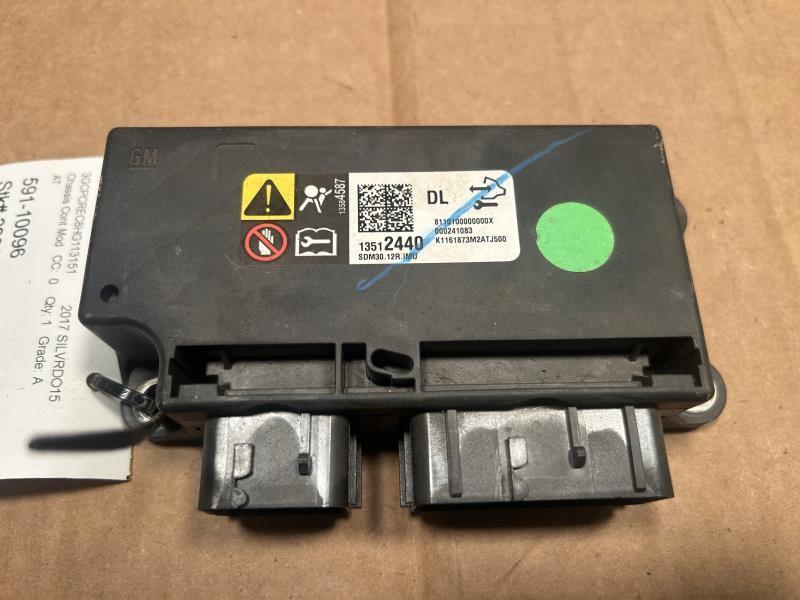 Air Bag Control Module from a 2017 Chevrolet Silverado 1500, photo 1