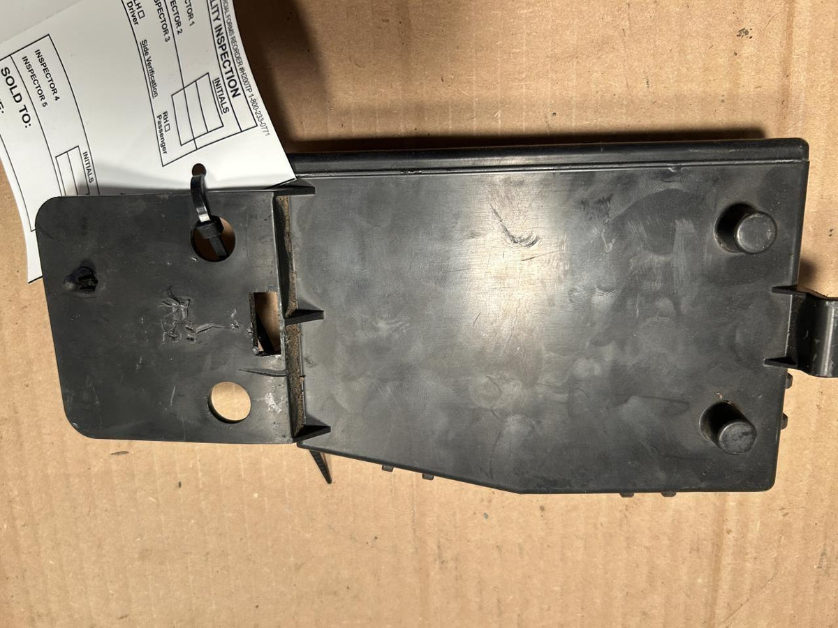 Body Control Module (BCM) from a 2005 Chevrolet Colorado, photo 2