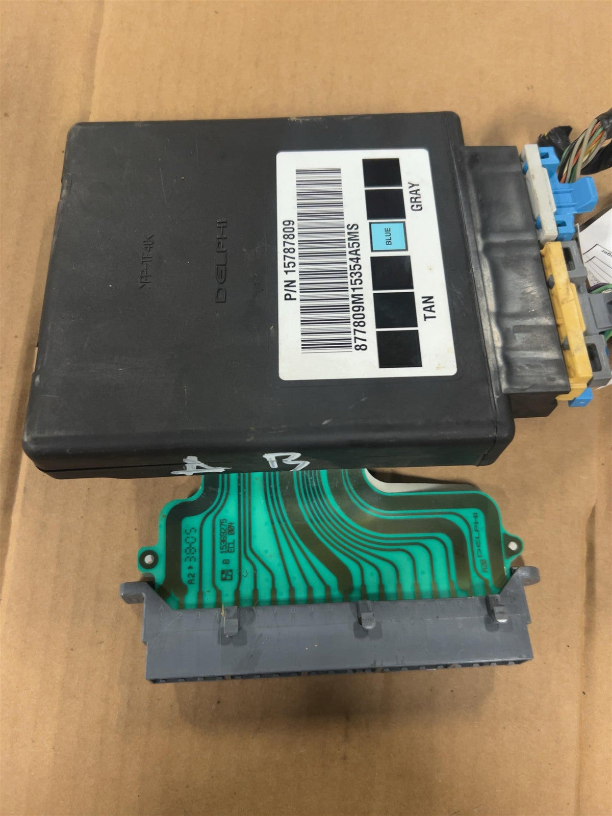 Body Control Module (BCM) from a 2006 Chevrolet, photo 2