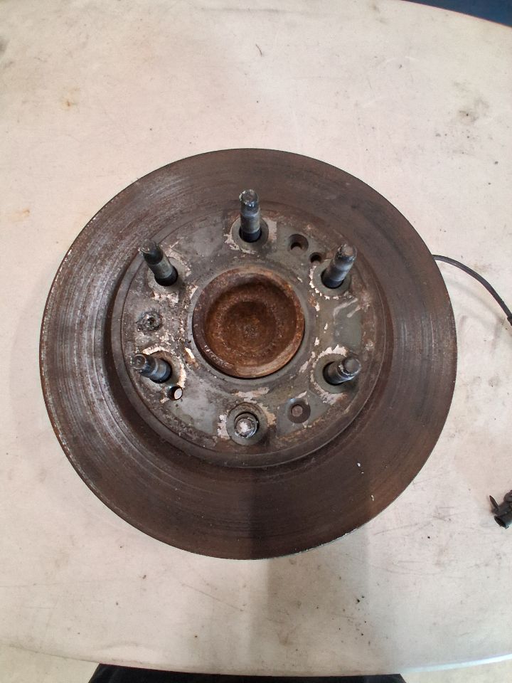 Wheel Hub from a 2008 Chevrolet Tahoe, front, photo 1