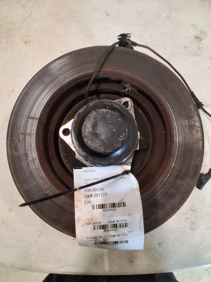 Wheel Hub from a 2008 Chevrolet Tahoe, front, photo 2