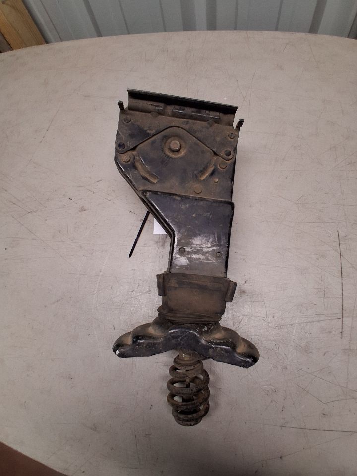 Spare Wheel Carrier from a 2007 Chevrolet Silverado 1500, photo 1