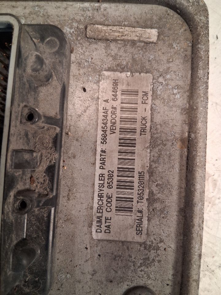 Body Control Module (BCM) from a 2002 Dodge Ram 1500, photo 2