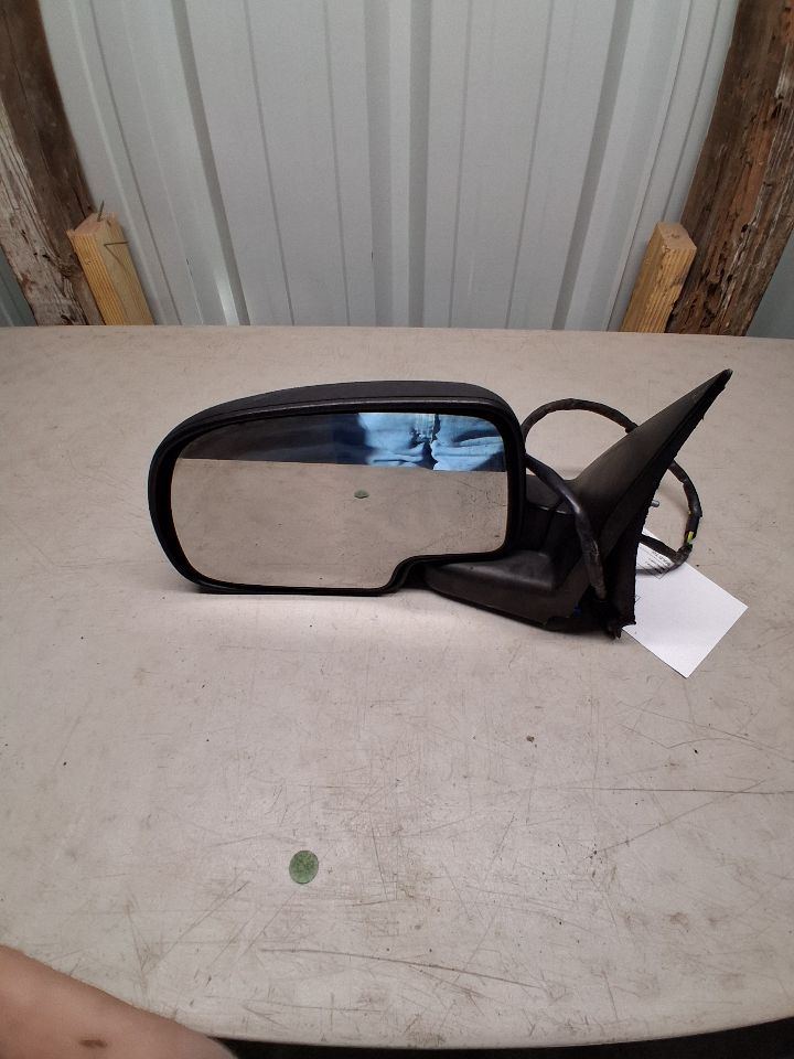 Side View Mirror from a 2002 Chevrolet Suburban 1500, left side, photo 1