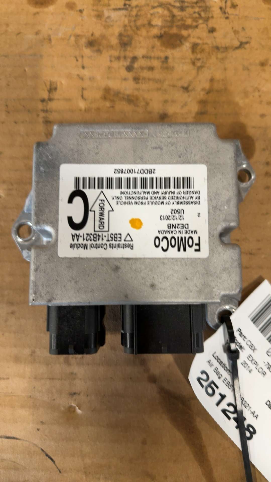 Air Bag Control Module from a 2014 Ford Explorer, photo 1