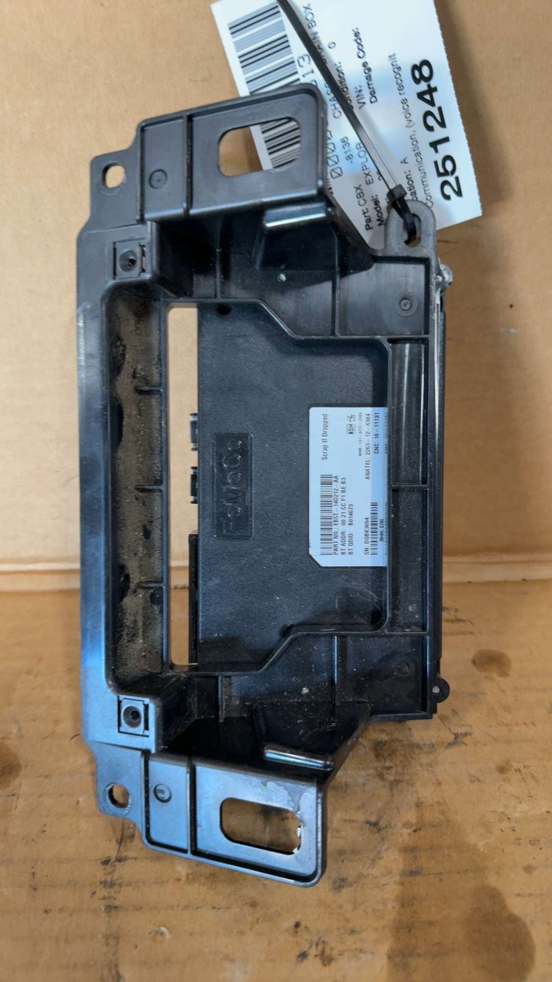 Communication Module from a 2014 Ford Explorer, photo 2