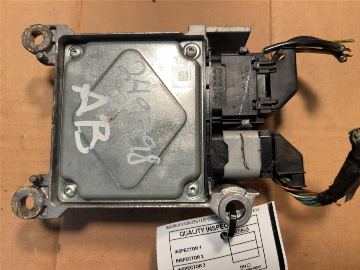 Air Bag Control Module from a 2005 Ford Focus, photo 2